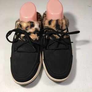 Bare traps Slipon Shoes Fur Size 8.5M